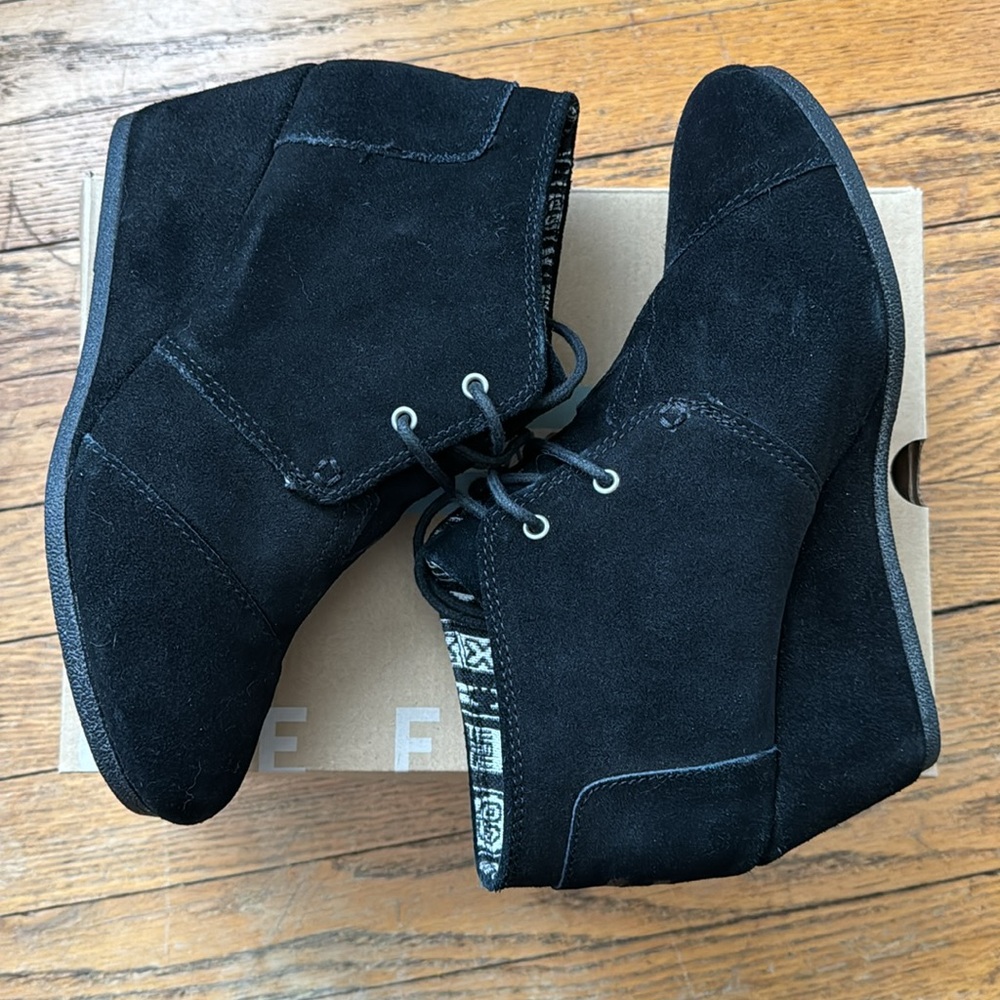 TOMS Desert Wedge Black Suede booties